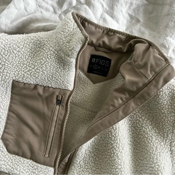 Figs On Shift Sherpa Jacket Cream Fleece Full Zip - Picture 4 of 11